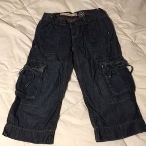 Jean capri pants with cargo pockets